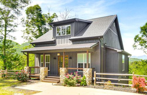 Clyde Casa | Waynesville House Fire Pit and Mountain Views!