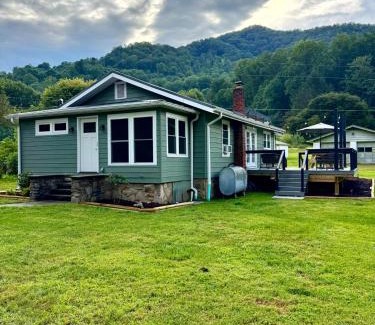 Waynesville Casa | Waynesville Misty Creek Cottage