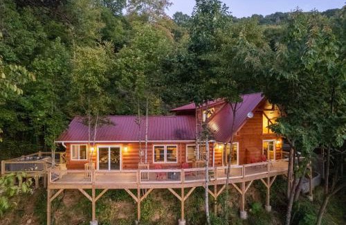 Waynesville Casa | Waynesville Romantic Hideaway with Private Hot Tub