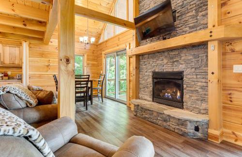 Waynesville Casa | Waynesville Romantic Hideaway with Private Hot Tub