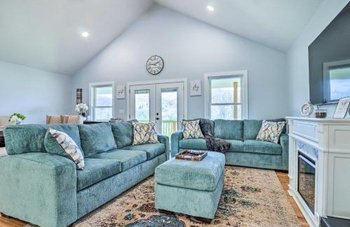 Waynesville Casa | Waynesville Smart Cabin with Hot Tub and Views!