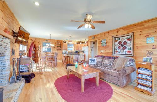 Settlers Ridge Casa | Waynesville Vacation Rental with Mountain Views!