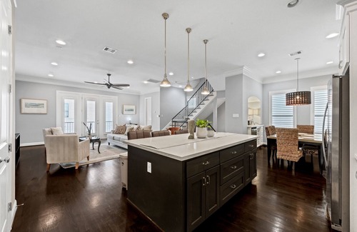 Shady Acres Casa | We Have Electricity! Luxury Home in The Heights! Pet Friendly, Sleeps 8