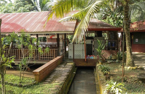 Calamba Casa | Ofrecemos alojamiento en hotel de primera clase con restaurante, bar y área de funciones.