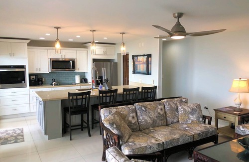 Estate Golden Rock Condominio | WE SHELL SEA - 2 bed / 2 bath beachfront condo- beach and pool.