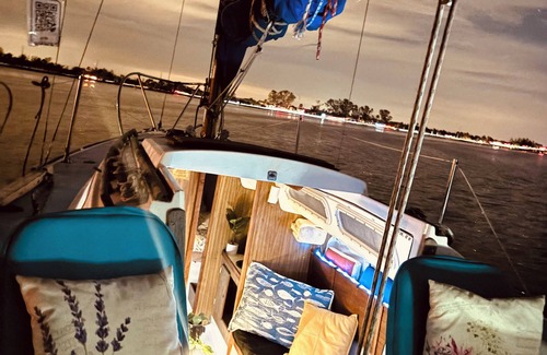 Whitney Beach Alquiler De Eote | We Survived The Storm! Hurricane Relief Houseboat Rental