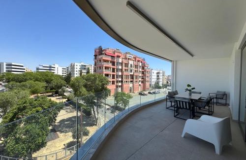 Acropolis Apartamento | WealthyStays Parkside Residence