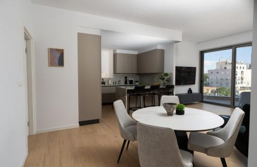 Acropolis Apartamento | WealthyStays Parkside Residence