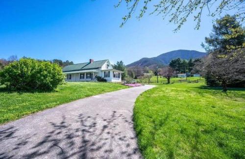 Wears Valley Casa | Wears Valley Farmhouse with lovely views