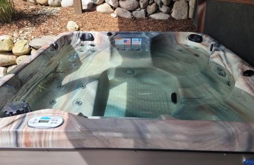 Thompsonville Casa | Weatherwood - Gorgeous Luxury Cabin With Spa!