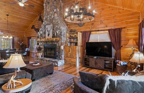 Thompsonville Casa | Weatherwood - Gorgeous Luxury Cabin With Spa!