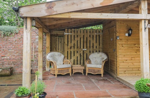 Carlisle Cabaña | WEAVERS COTTAGE, pet friendly, with open fire in Burgh By Sands