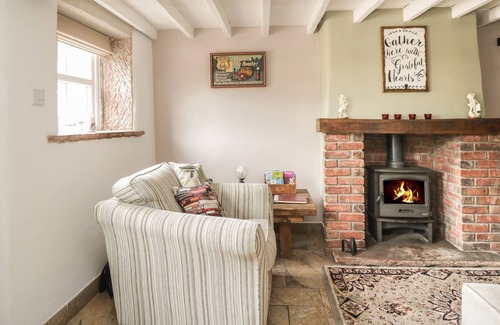 Carlisle Cabaña | WEAVERS COTTAGE, pet friendly, with open fire in Burgh By Sands