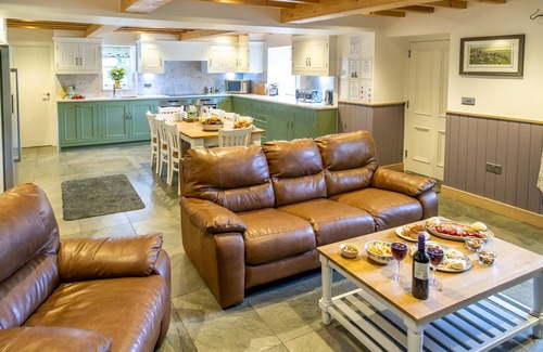 Millhouse Green Cabaña | Weavers Cottage - sleeps 8 guests in 4 bedrooms