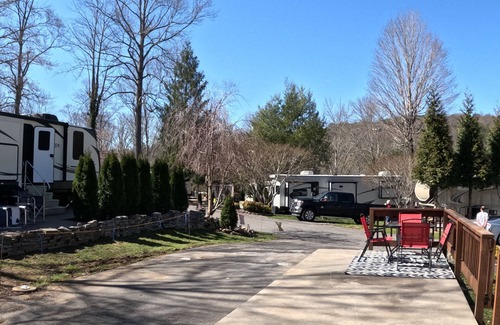 Pittman Center Alquiler De RV | Webb Creek Camper Lot – Smoky TN