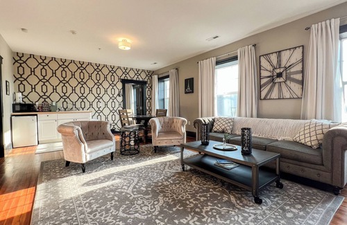 Hartington Casa | Wedding wing at the Historic Hotel Hartington downtown!