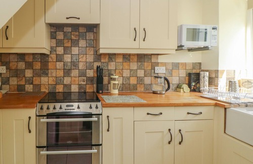 Middleham Cabaña | WEDGEWOOD COTTAGE, pet friendly, with open fire in Middleham