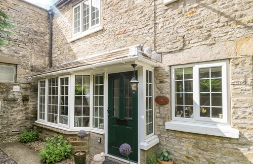 Middleham Cabaña | WEDGEWOOD COTTAGE, pet friendly, with open fire in Middleham