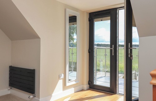 Inverness Cabaña | WEE SMITHY, pet friendly, country holiday cottage in Munlochy