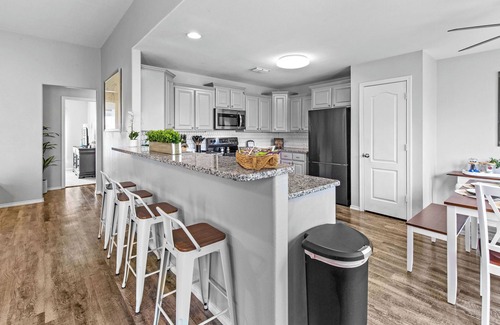 Abilene Casa | Weekday Fall Deals ~ Near Dyess ~Dogs OK~ Sleeps 8 ~ 5 Stars ~ Spacious ~Clean