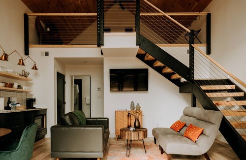 Gatlinburg - Pigeon Forge Cabaña | Weekday Special as Low as $99 - 3