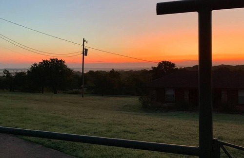 Myra Cabina | Weekend getaway in beautiful NTX hill country!