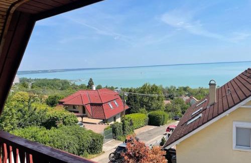 Balatonalmadi Casa | Weekend home with Lake Balaton panorama