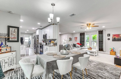 Spring Hill Casa | Weeki Lake Home w/ Heated & Cooled Pool, By Disney