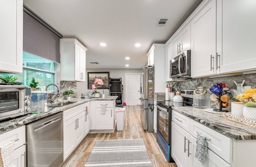 Spring Hill Casa | Weeki Lake Home w/ Heated & Cooled Pool, By Disney
