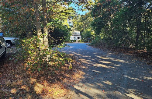 Harwich Center Casa | Weekly 4-bedroom house in marvelous Harwich with AC, WiFi.