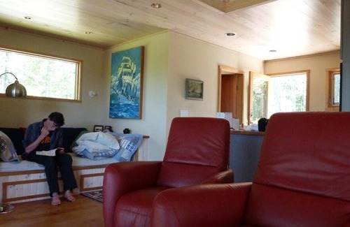 Lund Cabaña | Weekly Rentals Lund Cottage close to the Harbour/Powell River