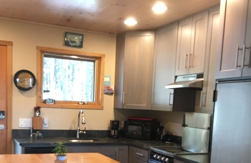 Lund Cabaña | Weekly Rentals Lund Cottage close to the Harbour/Powell River