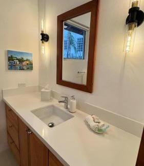 Cayo Corker Hotel | Weezie's Ocean Front Hotel and Garden Cottages