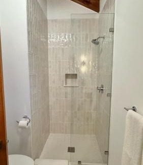 Cayo Corker Hotel | Weezie's Ocean Front Hotel and Garden Cottages