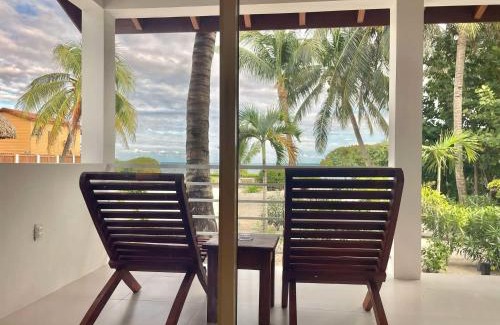 Cayo Corker Hotel | Weezie's Ocean Front Hotel and Garden Cottages