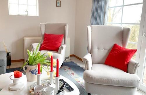 Osterhever Casa | Weiße Reetdachkate