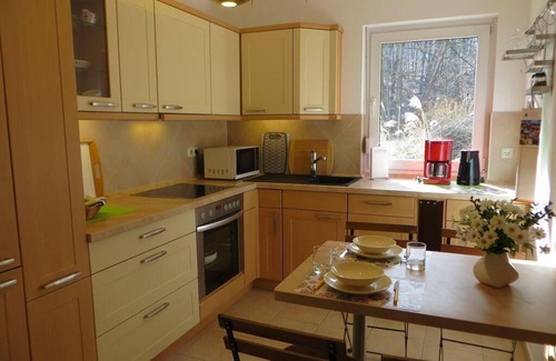 Bad Suderode Apartamento | Casa blanca en el Kurpark, vista al jardín de apartamentos