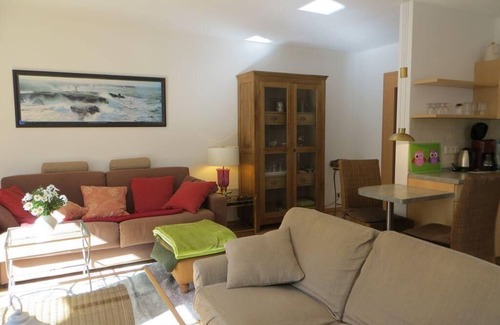 Bad Suderode Apartamento | Casa blanca en el parque del balneario, apartamento con vista a la montaña