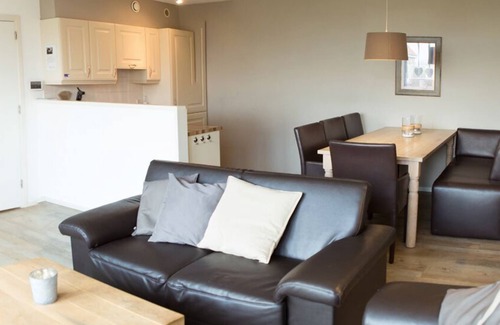 Ameland Apartamento | Weidevilla XXL con 16 camas, 2 cunas, 2 saunas y 4 baños.