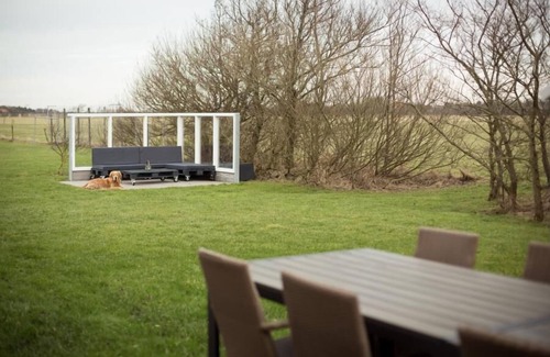 Ameland Apartamento | Weidevilla XXL con 16 camas, 2 cunas, 2 saunas y 4 baños.