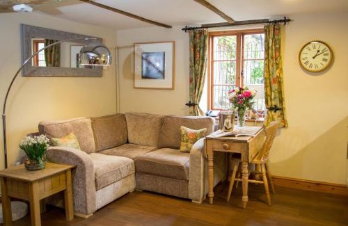 Maidstone Casa | Weir Cottage