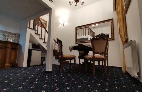 Brasov City Centre Apartamento | Weiss Little Palace