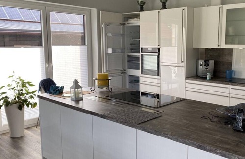 Zetel Casa | Weitblick mit Kind und Hund