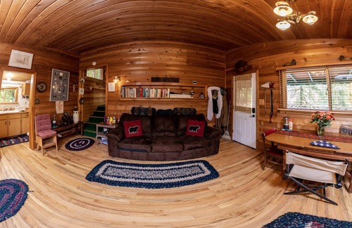 Kalama Cabina | Welch Cabin <A License to Chill>. we love dogs