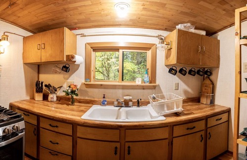 Kalama Cabina | Welch Cabin <A License to Chill>. we love dogs