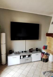 Nebian Casa | Welcome, Bienvenue, Chez Charly!