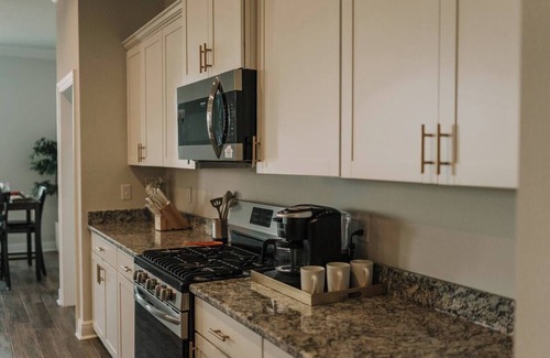 Lake Charles Casa | Welcome Contractor Stays at Rosehill Retreat