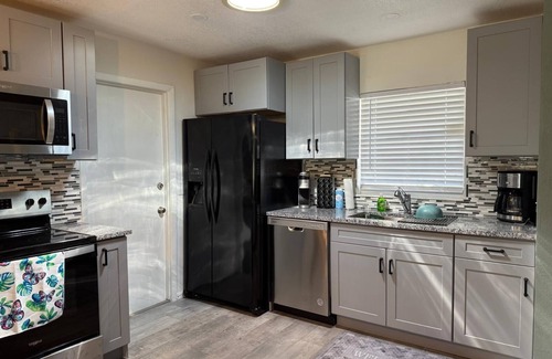 Oak Ridge Casa | Welcome, cozy 3-bedroom, 2-bath home just minutes from world-famous theme parks,