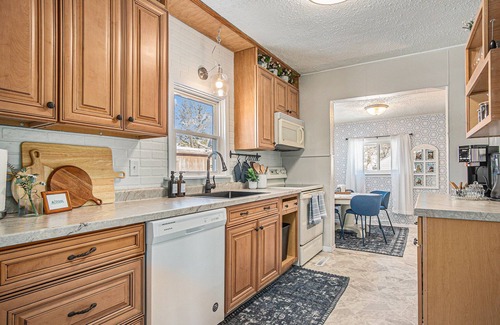Madison Casa | Welcome DSU, Aviation Students & Madison Families! Cute, Clean & Well Stocked!