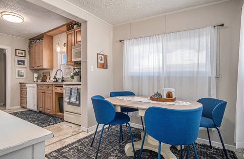 Madison Casa | Welcome DSU, Aviation Students & Madison Families! Cute, Clean & Well Stocked!